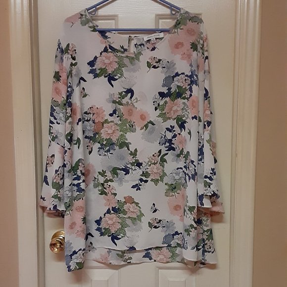Rose & Olive Tops - Rose + Olive Floral Blouse W/ Bell Sleeves